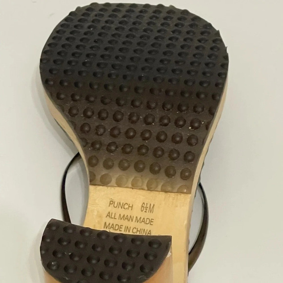 On Your Feet  6.5 Wood Textured Rubber Block Heel Thong Sandals size 6.5 - Picture 14 of 16
